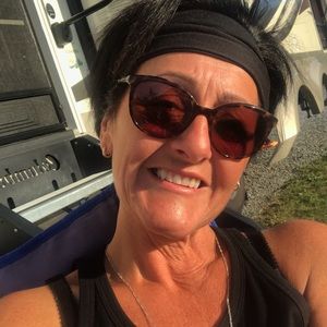 Meet your Posher, Renee claude